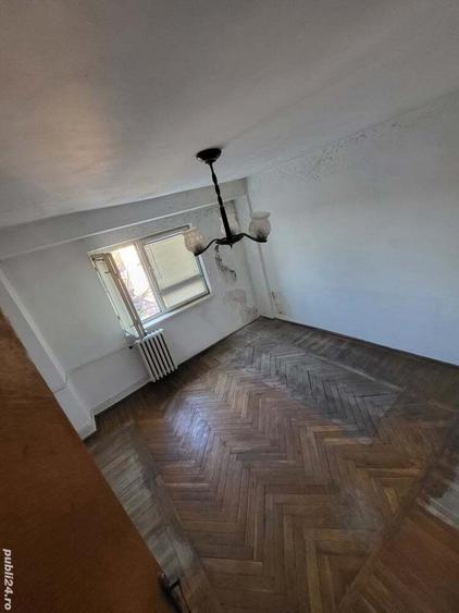 De vanzare apartament cu 3 camere etaj 3 in Parscov ,zona centrala! - 6