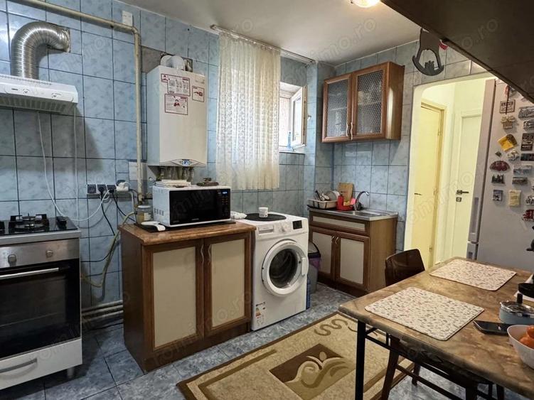 3 cam, bloc caramida, etaj 4 cu acoperis, str. Unirii - 8