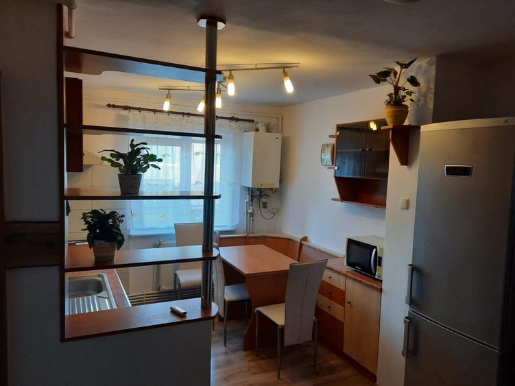 Inchiriez apartament 2 camere decomandat - 3