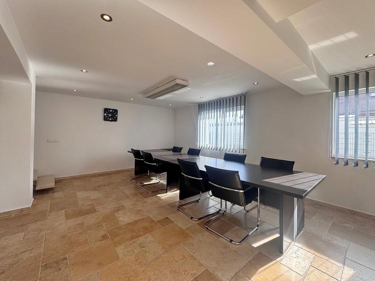 Casa 4 Camere Pretabil Spatiu de Birouri sau Clinica - 1