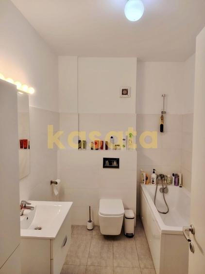 Apartament cu 4 camere semidecomandat, mobilat în P-ta Presei Libere