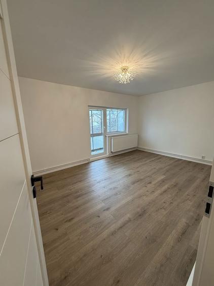 Proprietar vand Apartament 3 camere etaj 1 - 4