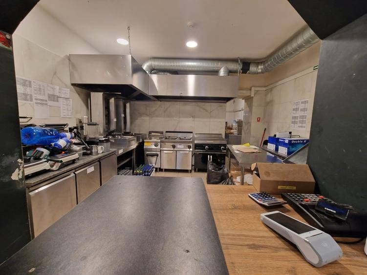 Spatiu comercial ultracentral,complet echipat pentru restaurant- COMISION 0% - 11