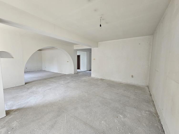 Casă individuală cu 5 camere cu Canalizare în Odăi