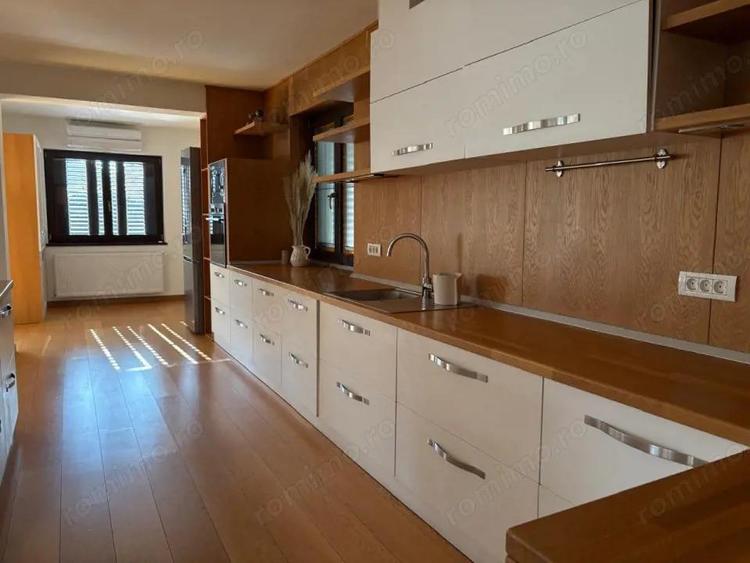 Vila exclusivista cu 6 camere, piscina si gradina Baneasa - 3