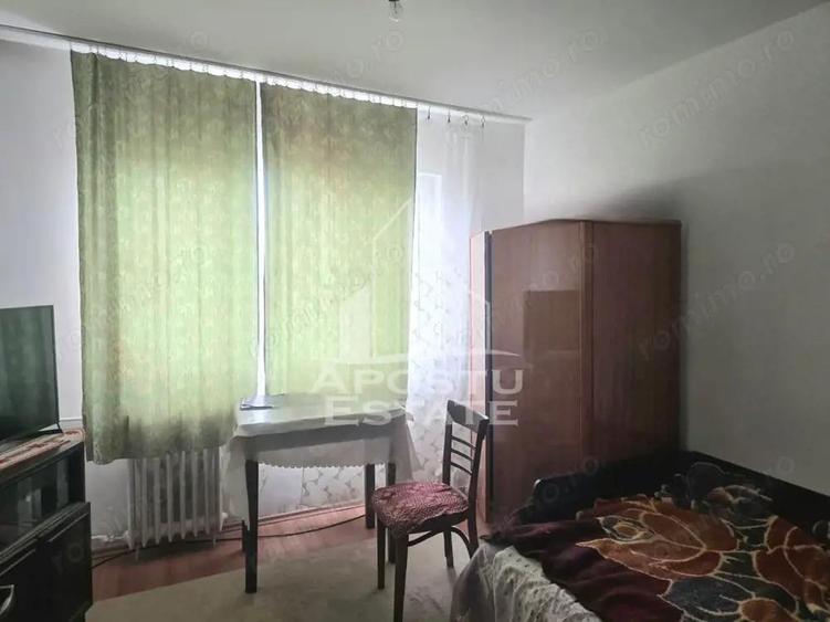 Apartament cu 3 camere, de vanzare, in apropiere de Podgoria, Arad. - 1