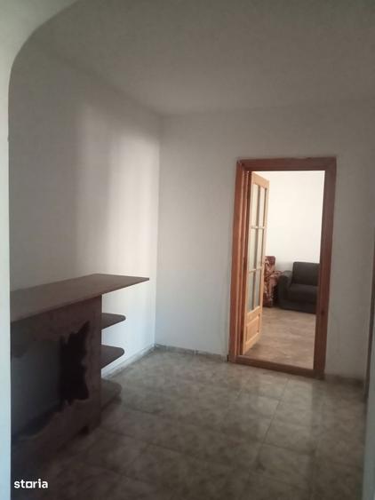 GARA-BILA ap. 2 camere, 2 balcoane, et.1/8, LIBER, 63 m2, simplu! - 1