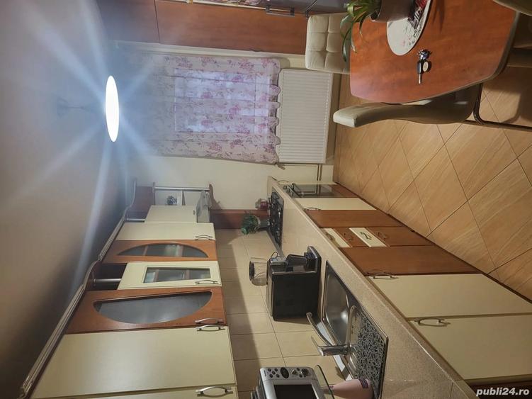 Persoana fizica vand apartament cu 3 camere ,etaj 3 4, decomandat, zona foarte lini?tita - 3