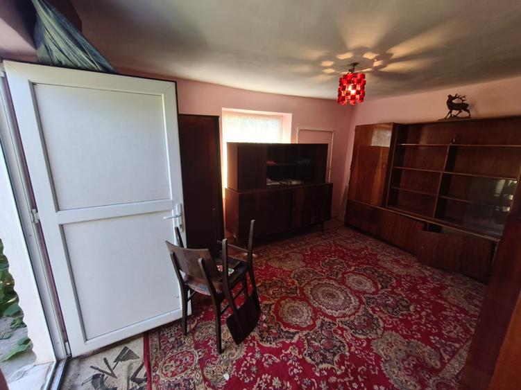 Casă Tradițională cu Teren Generos în Valu lui Traian - 3