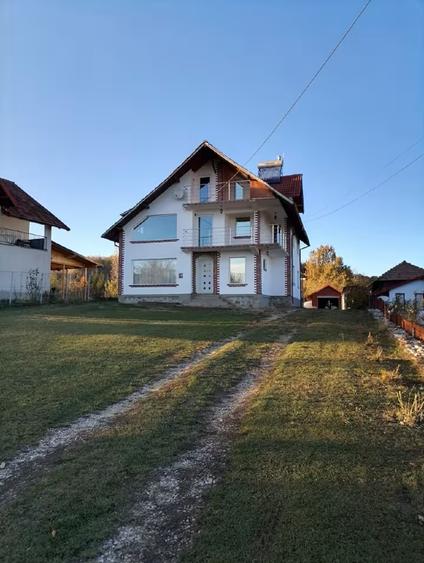 Vilă de Vânzare | 12 Camere, 475 mp | Lângă Transfăgărășan, Argeș | 2022 - 1