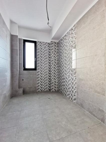 Vedere frontala spre lac in centrul statiunii Mamaia - 5