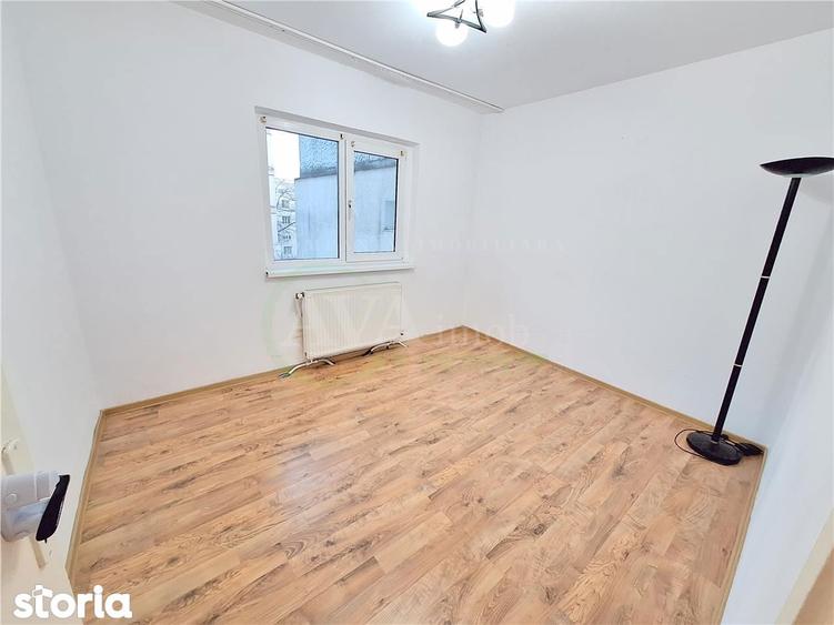 Apartament 2 camere, etaj 2 din 4, nemobilat , cu centrala, Piata Sud - 10