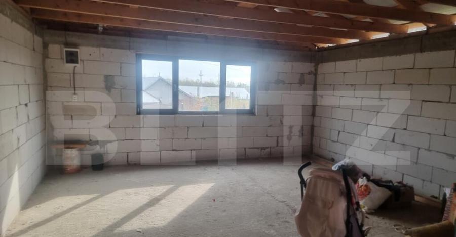 CASA LA ROSU CU TEREN - 14