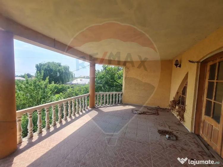 Casa / Vila cu 6 camere in Jorasti - 1