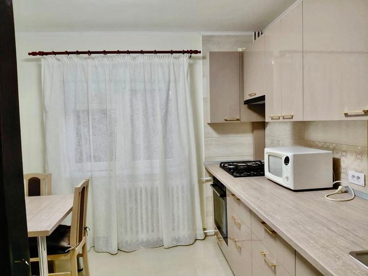 Apartament cu 3 camere decomandat în Nerva Traian