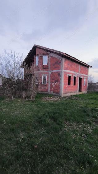 Casa in rosu la Dudestii Vechi - 1