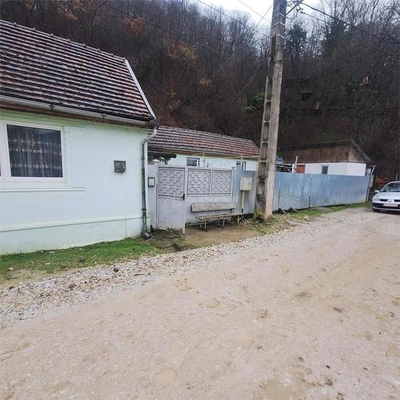 BOCSA Montana, Casa Cocheta cu curte . - 1