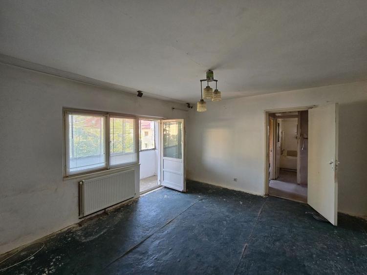 Apartament 2 Camere, Zona Aradului, Etaj 4, Necesita Renovare - 1