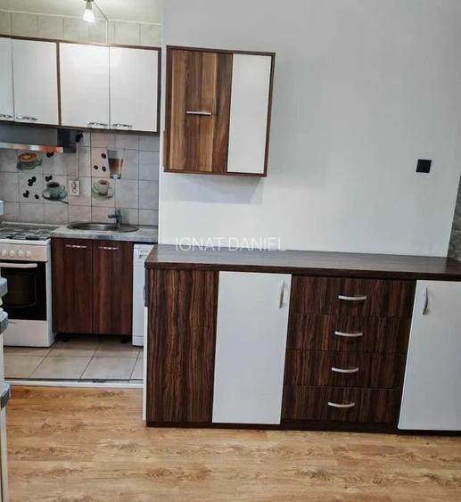 Apartament cu 2 camere, etajul 3/4, zona Podu Ros