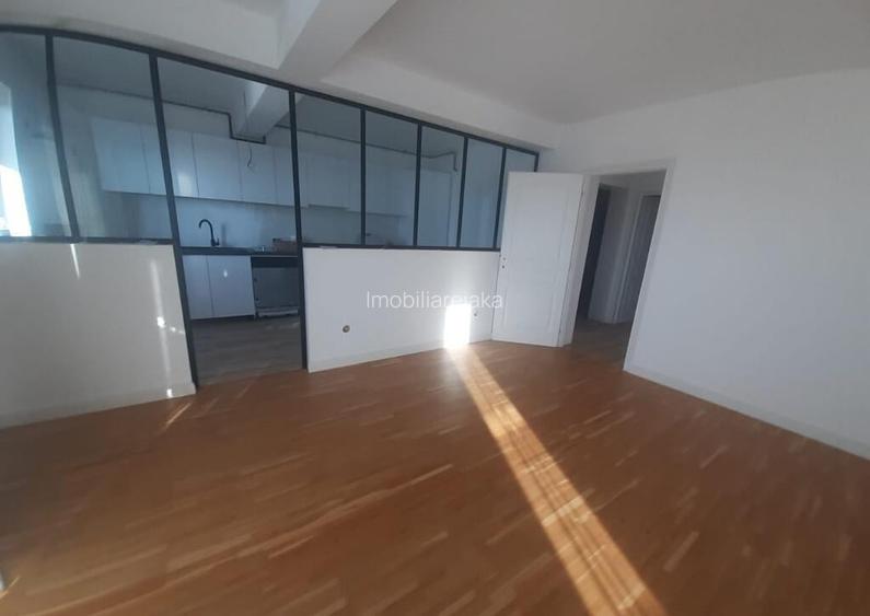 Zona Marul de Aur, 3 camere, decom., etaj 2