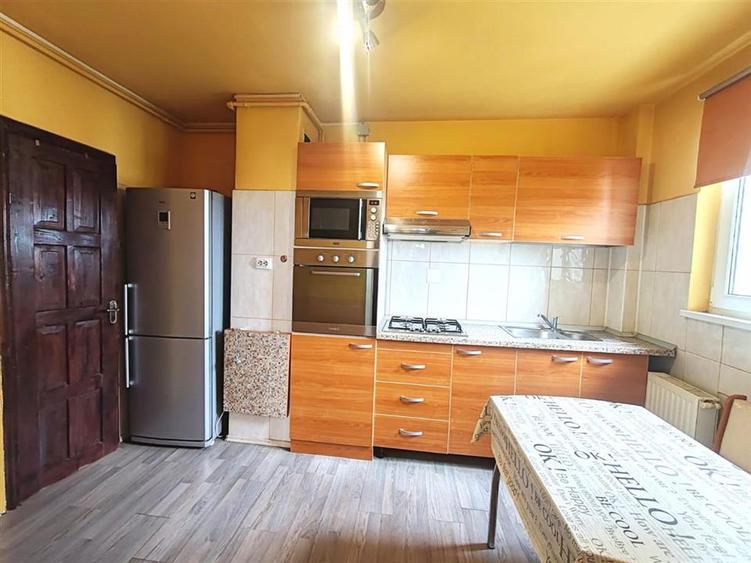 Apartament cu 3 camere circular, mobilat în Astra