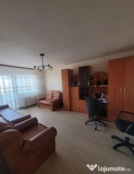 Apartament cu 3 camere decomandat în Narcisa