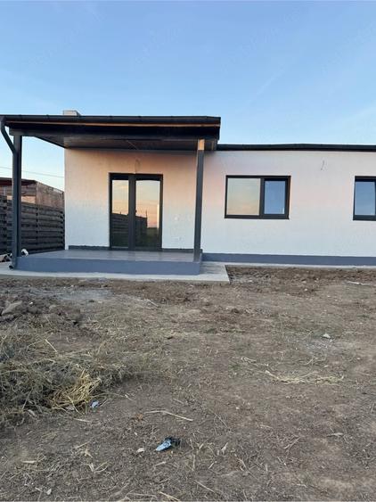Casă cu Teren 700 Mp în Pielești