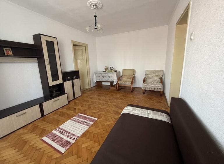 Apartament cu 2 camere semidecomandat în Calea București