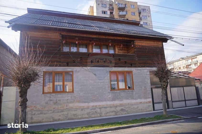 Casa cu 6 camere, DE VANZARE, str. Eroilor - 11