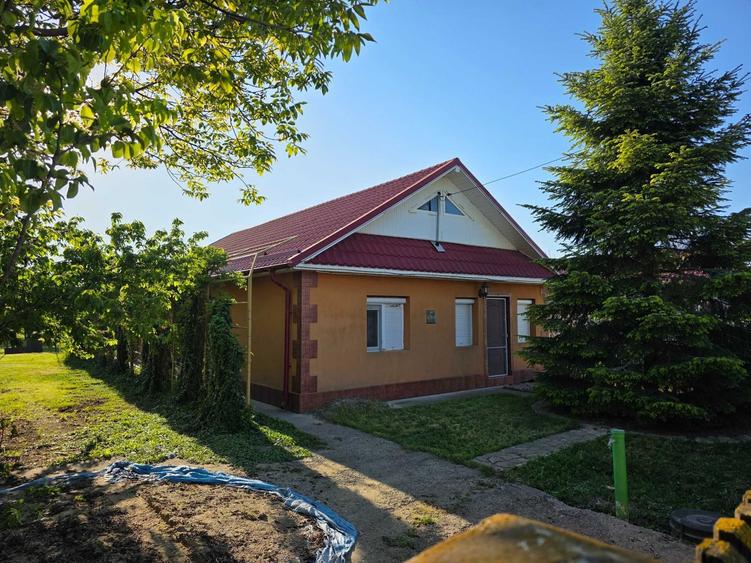 Casă cu 3 camere în Bucu