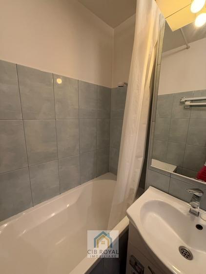 Apartament cu 2 camere decomandat în Victoriei
