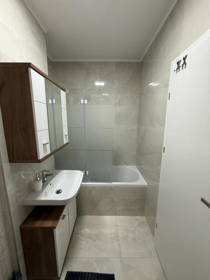 Apartament cu 2 camere decomandat în Torontalului