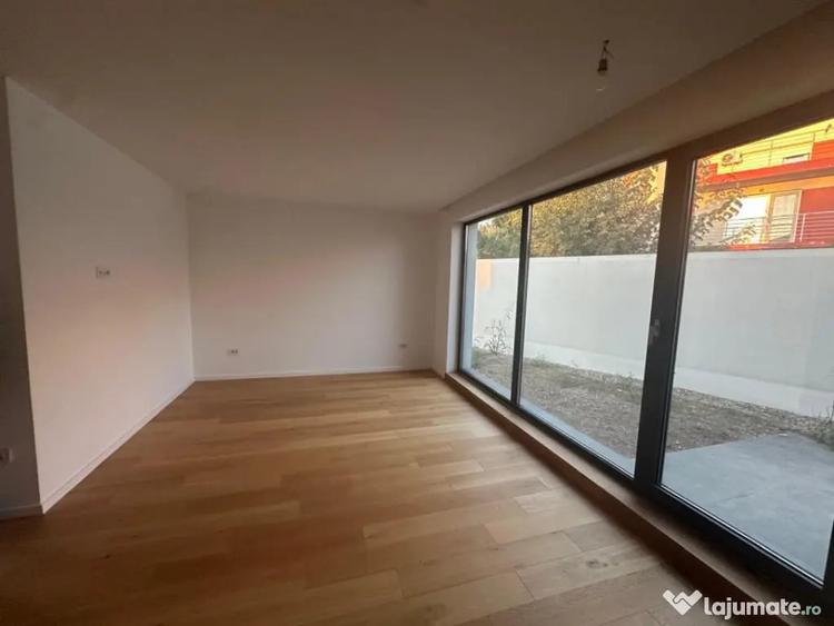 Vila de vanzare pe malul lacului | in zona Mamaia Nord | 0 - 18