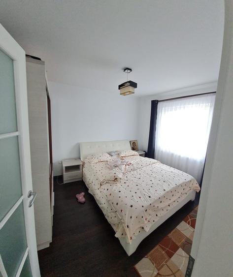 Casă cu 5 camere cu Canalizare în Zăvoi