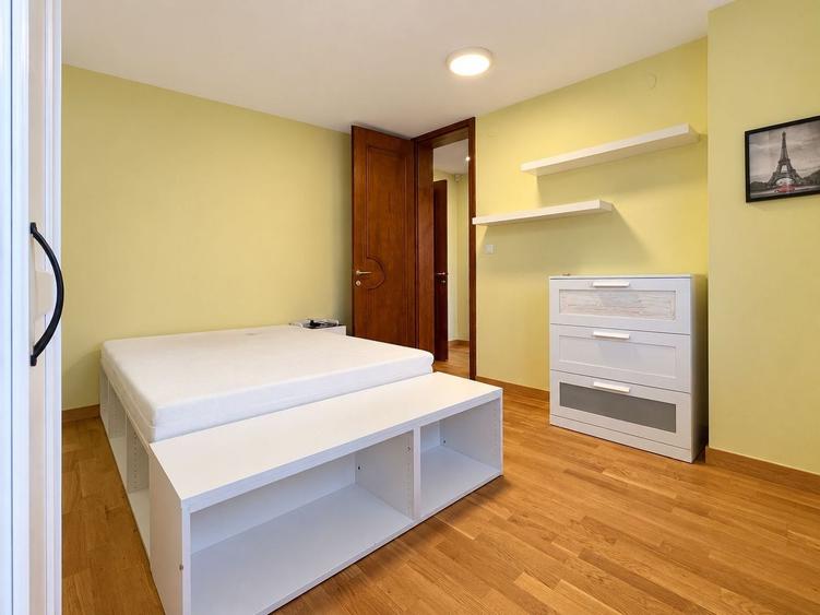 Casă individuală cu 6 camere cu Canalizare în Dumbrăvița
