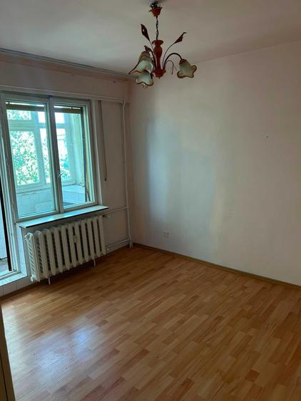 Apartament cu 3 camere decomandat în Iosia