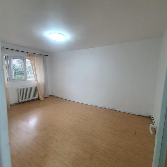 Apartament cu 3 camere decomandat în Tătărași