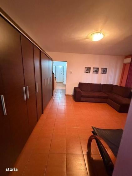 Apartament cu 3 camere semidecomandat în Central