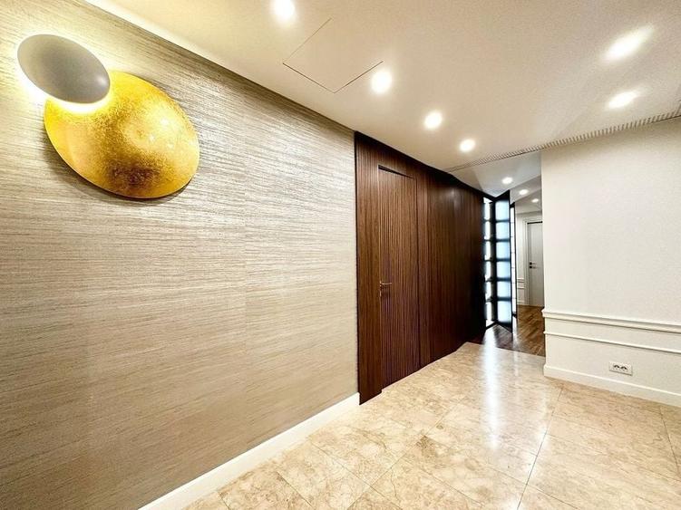 Apartament cu 4 camere în Capitale