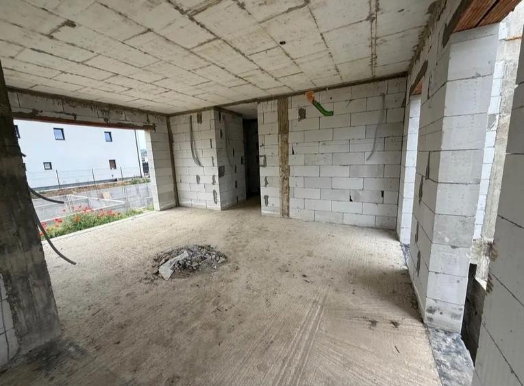 Casă cu 4 camere cu Teren 547 Mp în Central