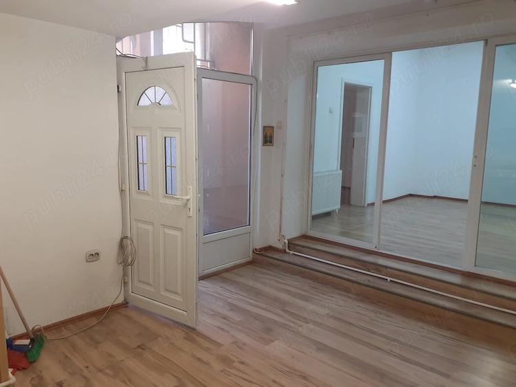 Apartament cu 2 camere decomandat în P-ța Victoriei