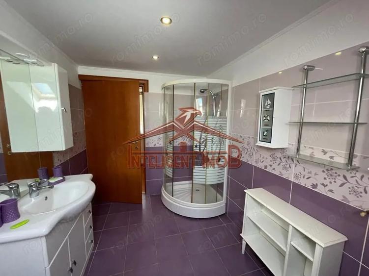 Casă cu 5 camere cu Teren 900 Mp în Hurez