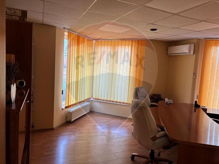 Spatiu industrial 1944mp hala,650mp birouri, platforma betonata 11000m - 9