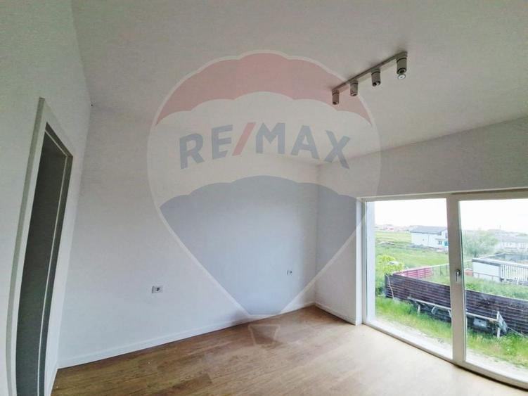 Casă / Vilă - 132,5 mp  , teren - 264 mp  / zona Cârcea - 23