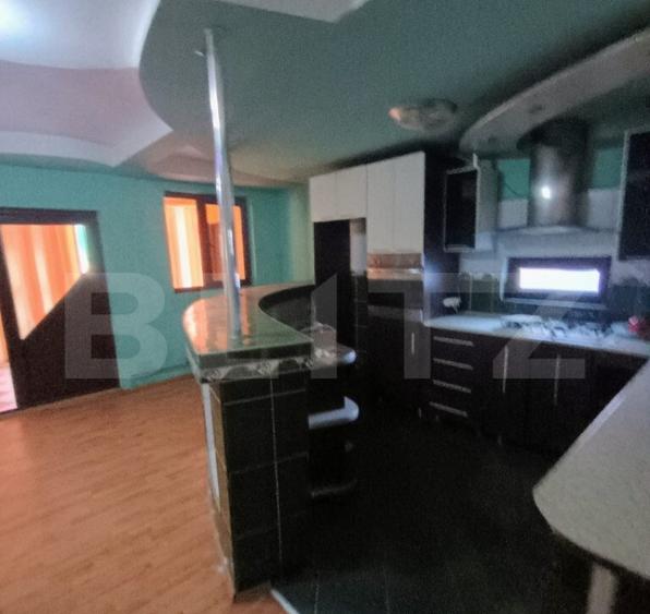 Casa cu 6 camere si garaj pretabil afacere zona Malu Rosu - 9
