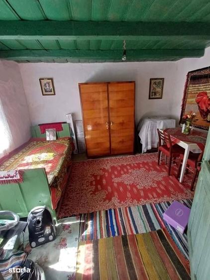 De vanzare casa batraneasca in comuna Valea Ursului , teren 2600mp - 2