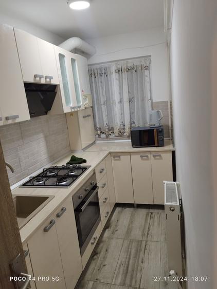 Inchiriez apartament 3 camera in Roman zona Piata Mica - 4