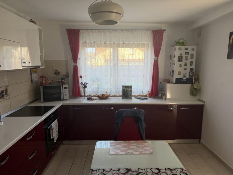 Casa cu 4 camere, 147 mp, curte 260 mp, 2 locuri de parcare acoperite zona Izvor - 3