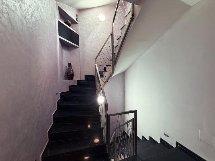 PROPRIETAR, apartament 3 camere mobilat, zona semicentrală, 5 minute de metrou - 12