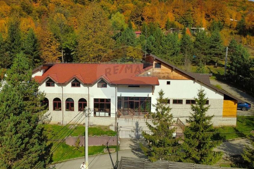 Complex turistic de vanzare in Slanic Moldova - 1